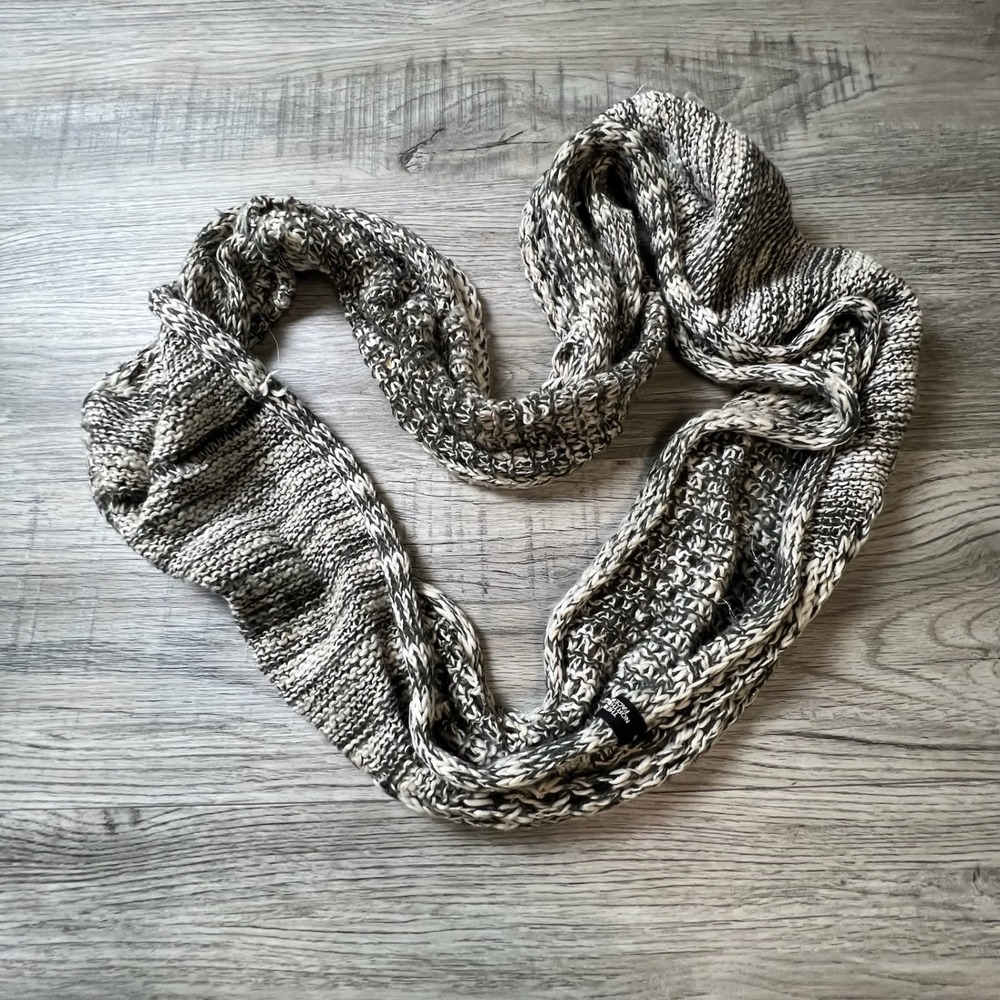 The North Face Infinity Scarf Unisex OS Black White Marled Chunky Knit Winter